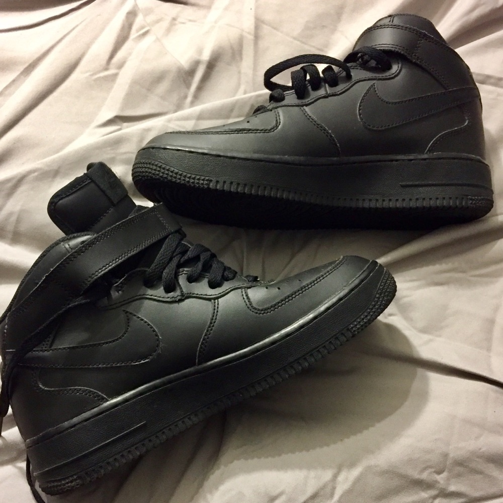 Black Air Force 1 Nike sneakers 7Y